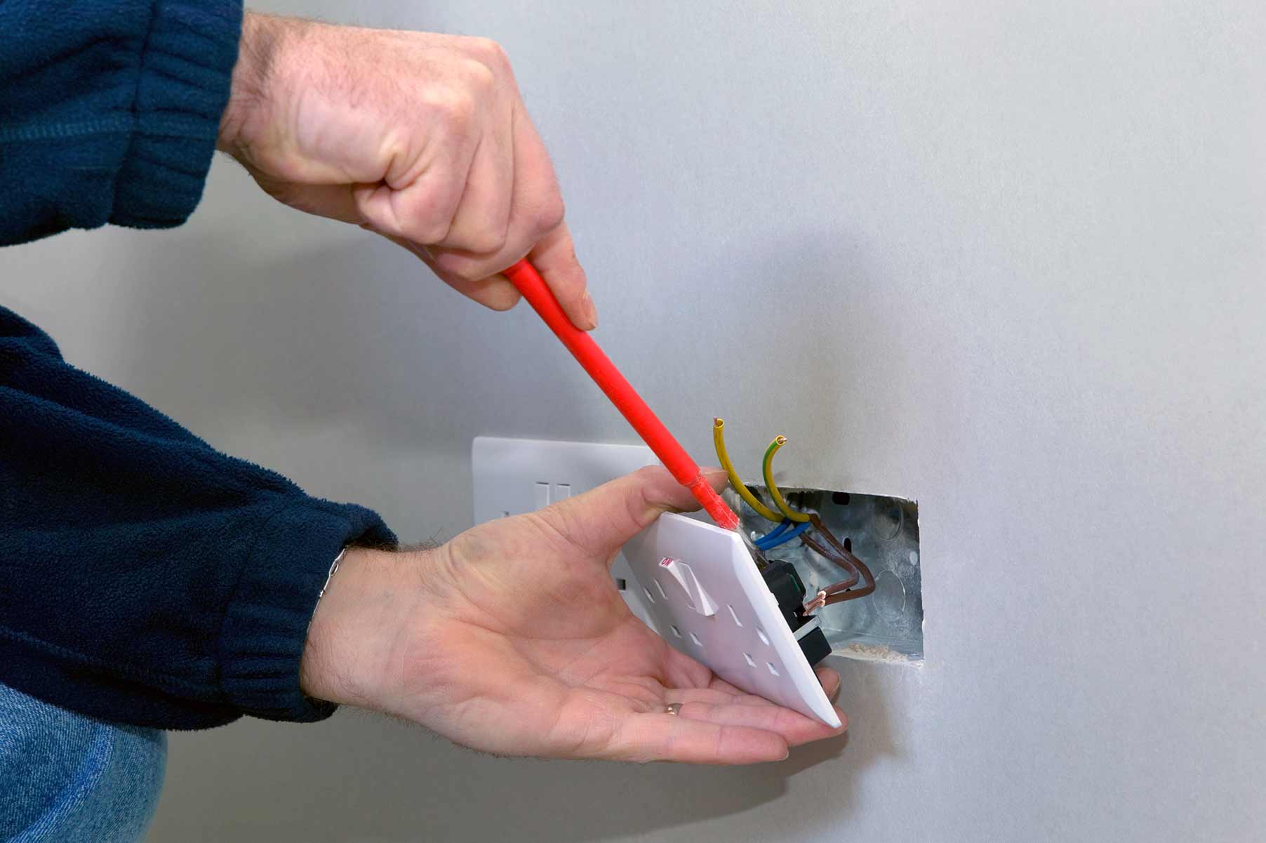 Our electricians can install plug sockets for domestic and commercial proeprties in Solihull and the local area. 